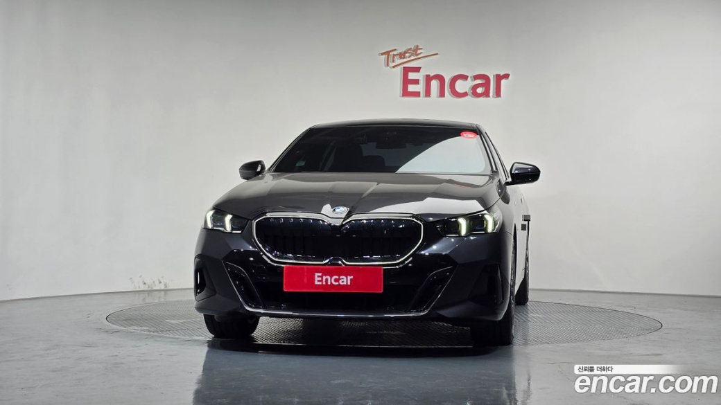BMW 5-Series 520i M Sport, 2025
