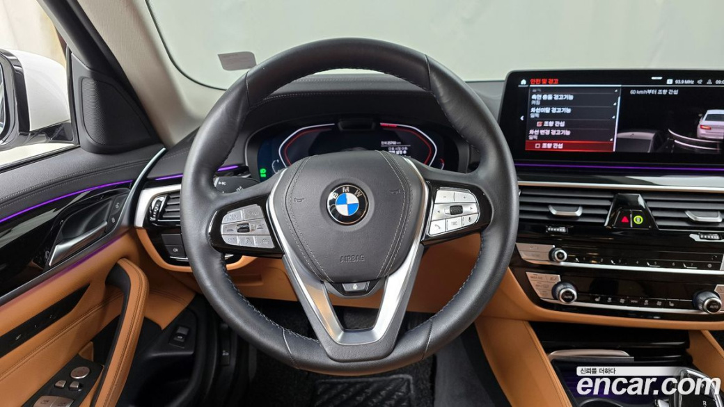 BMW 5-Series 520i Luxury, 2022