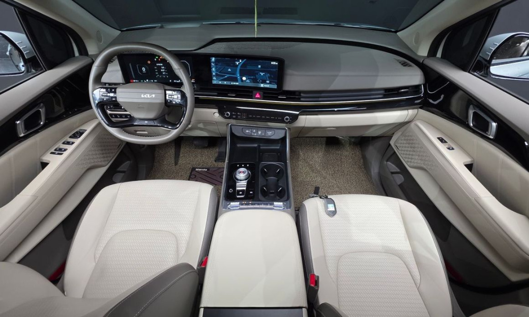 Kia Carnival 9-Seater Signature, 2025