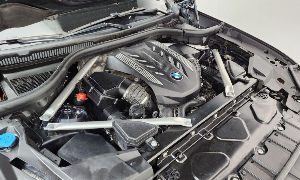 BMW X5 M50i, 2022