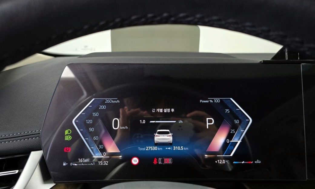 BMW 2-Series 220i Luxury, 2024