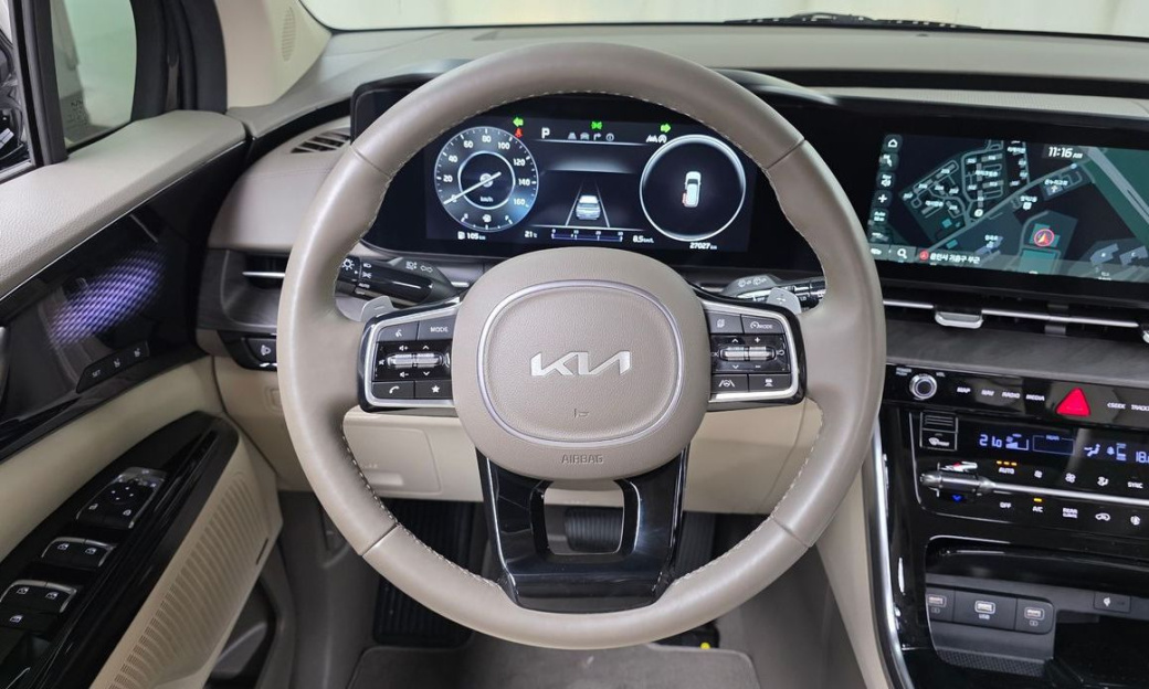 Kia Carnival 11-Seater Signature, 2023