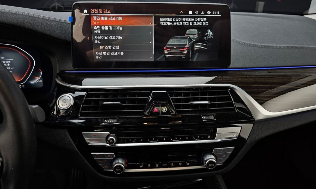 BMW 5-Series 520i Luxury, 2023