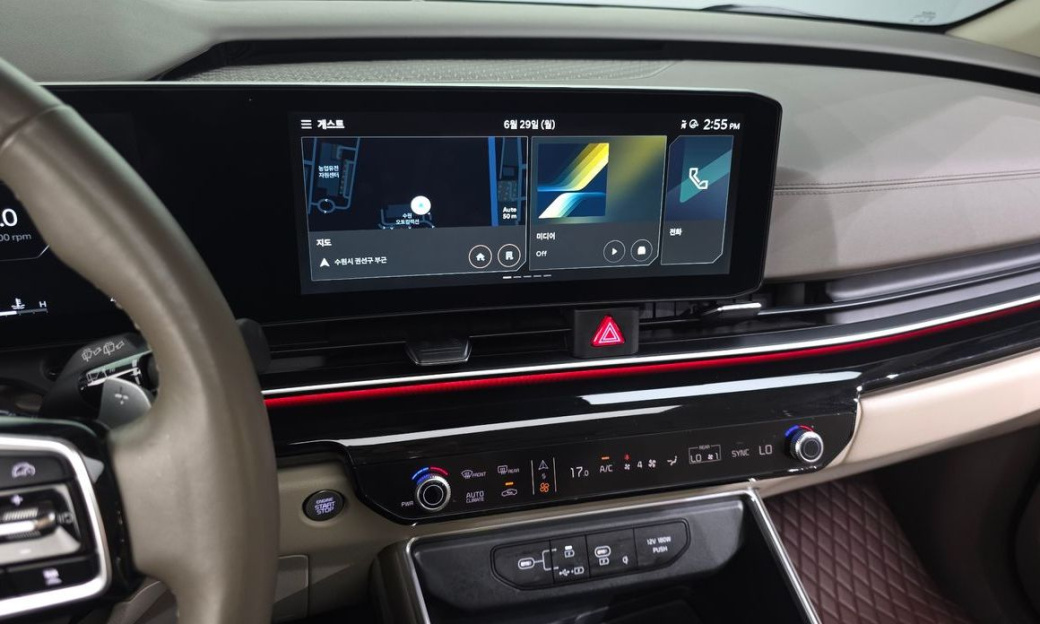 Kia Carnival 9-Seater Signature, 2024