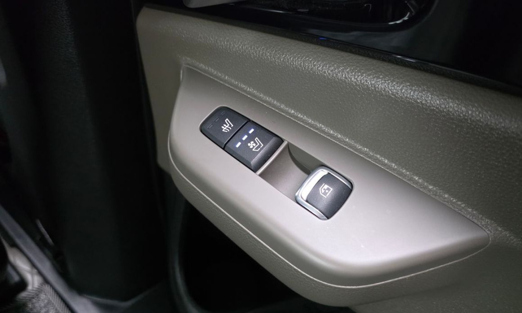 Kia Carnival 9-Seater Gravity, 2025