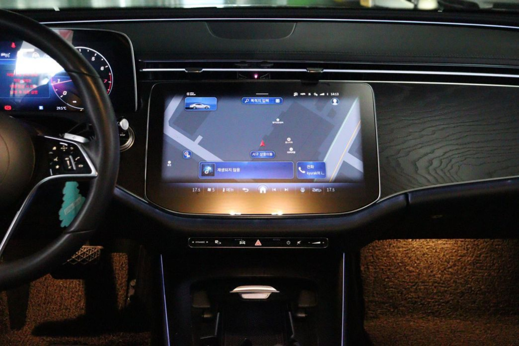Mercedes-Benz E-Class E200 Avantgarde, 2024