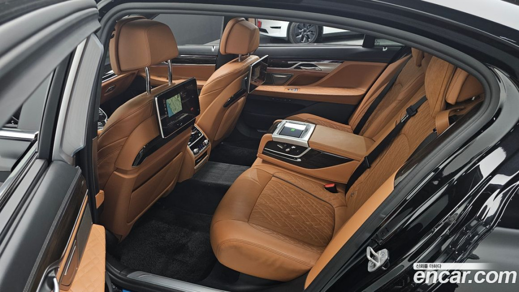 BMW 7-Series 740Li xDrive Design Pure Excellence, 2022