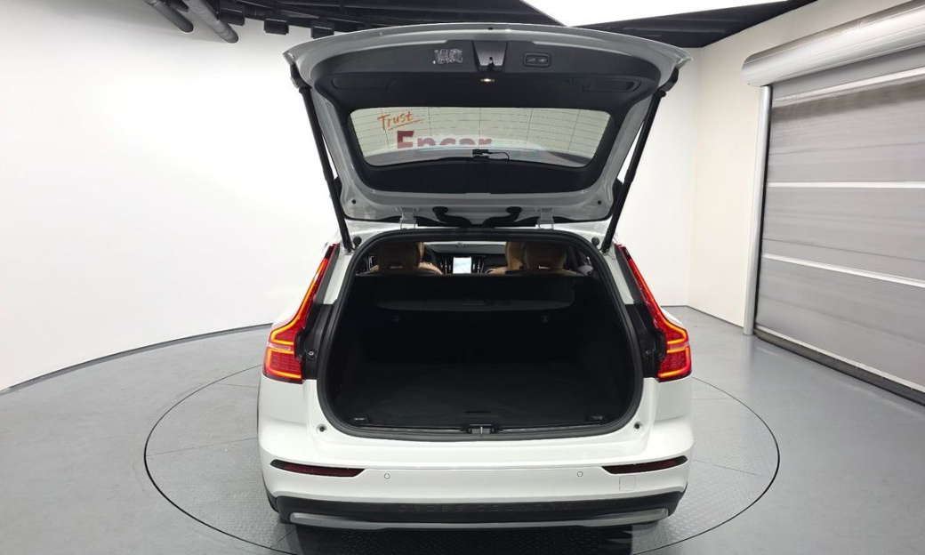 Volvo V60 B5 Ultimate AWD, 2023