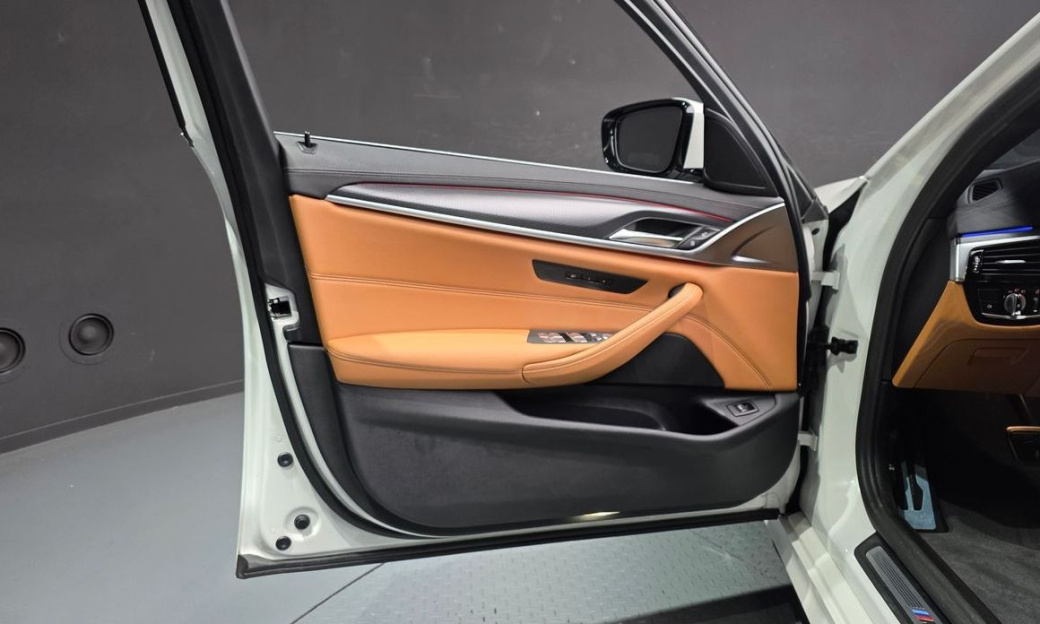 BMW 5-Series 520i M Sport, 2023
