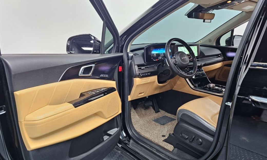 Kia Carnival 7-Seater Signature, 2023