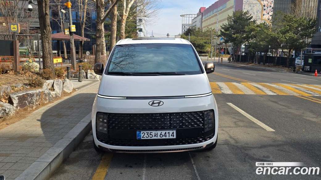 Hyundai Staria 4WD Lounge 7-Seater, 2025