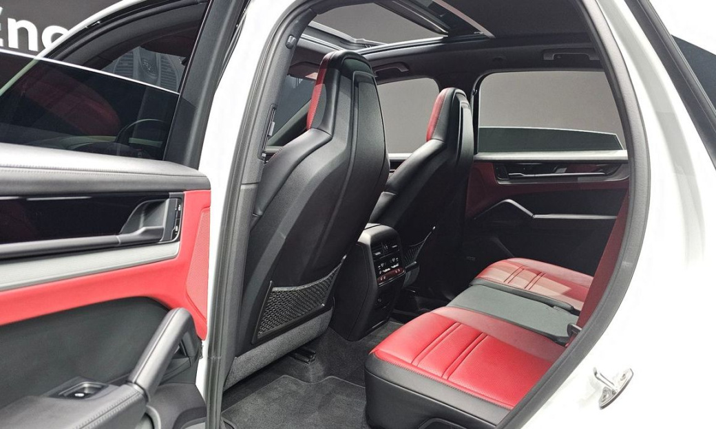 Porsche Cayenne 3.0, 2024