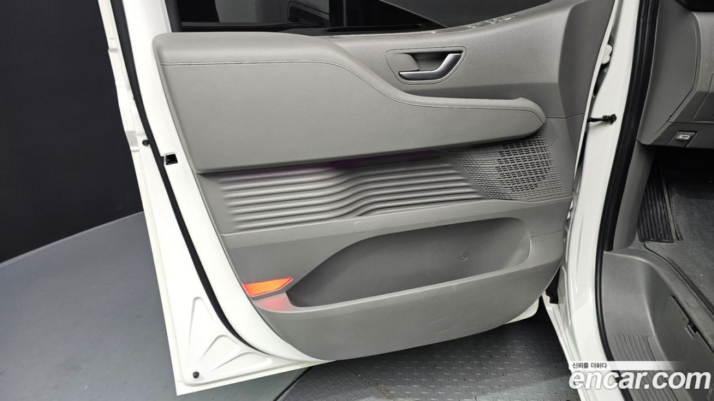 Hyundai Staria 2WD Camping Car, 2024