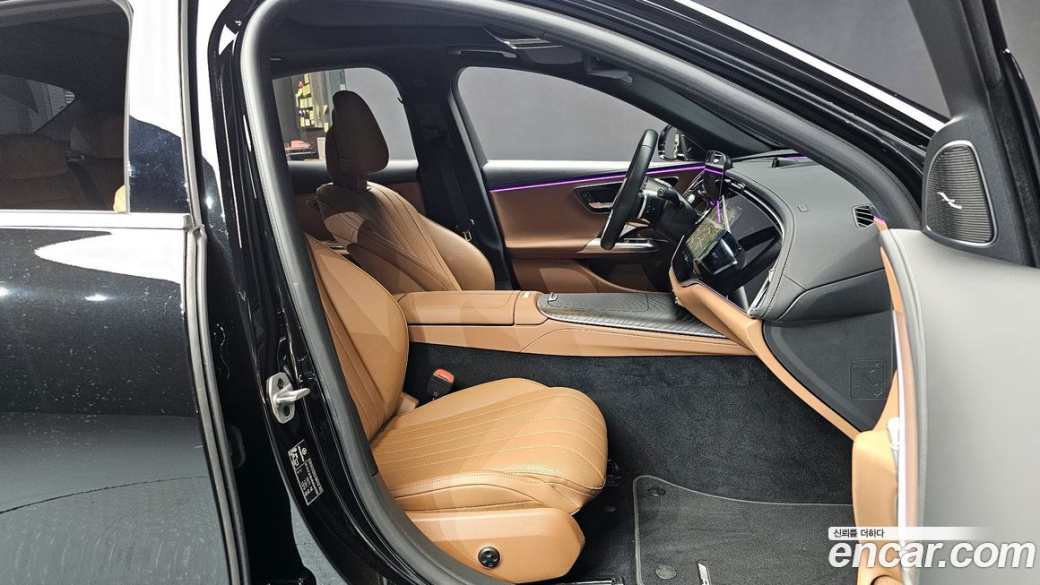 Mercedes-Benz E-Class E300 4MATIC AMG Line, 2024