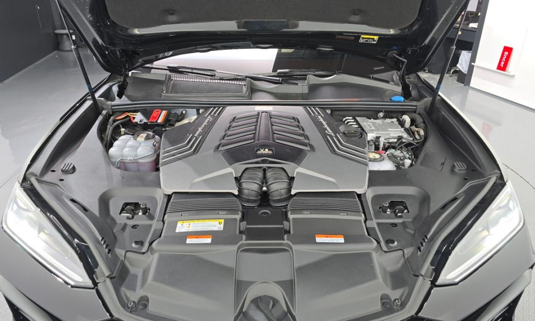 Lamborghini Urus 4.0 V8 SE, 2025