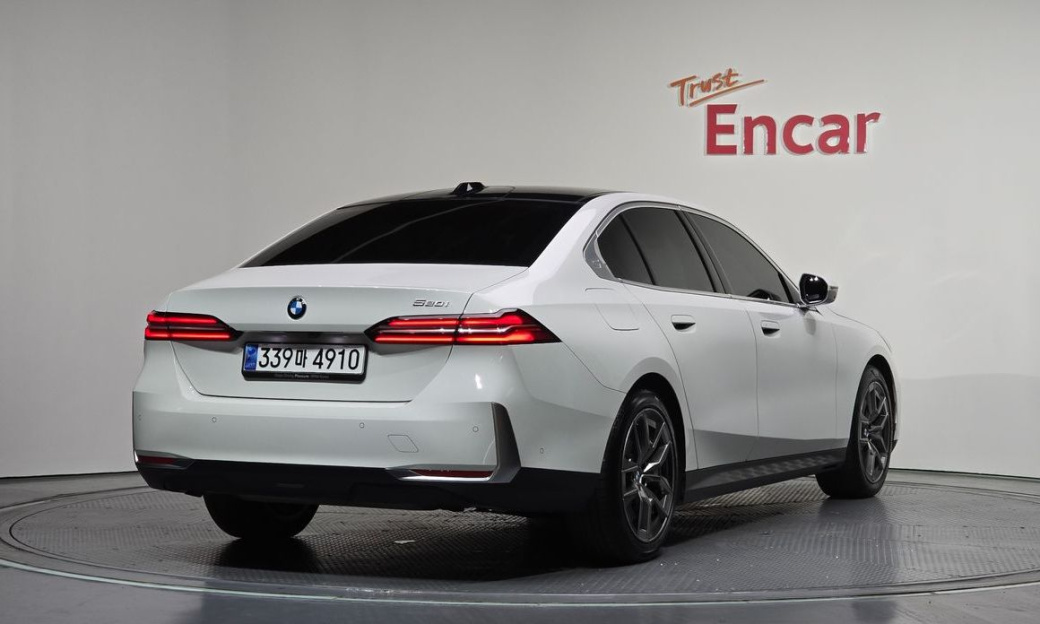 BMW 5-Series 520i, 2024
