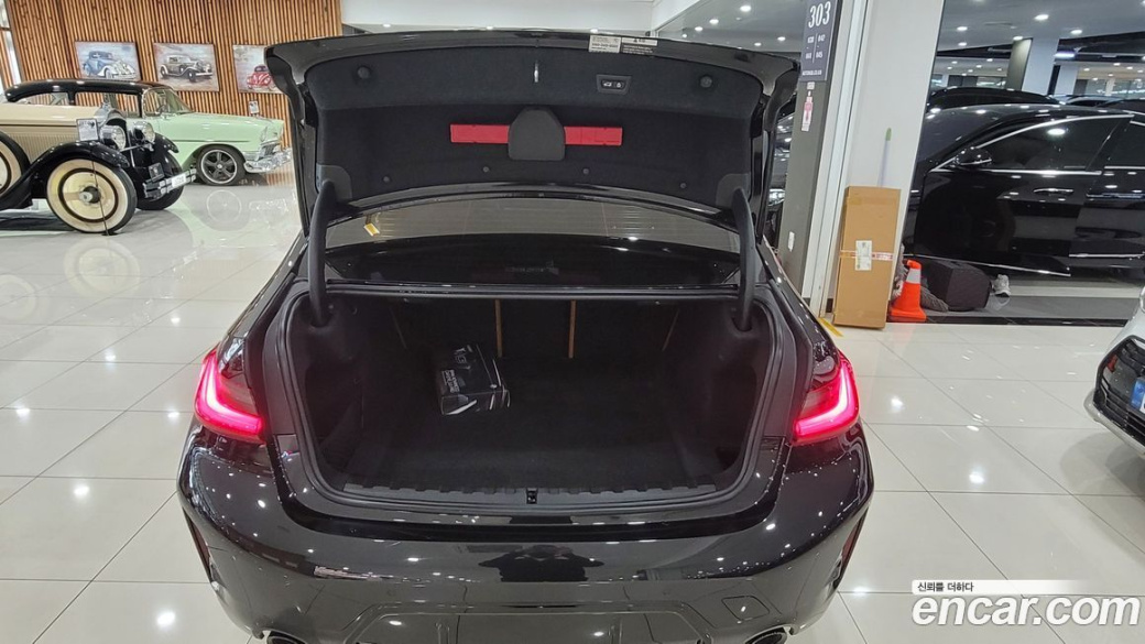 BMW 3-Series 320i M Sport, 2023