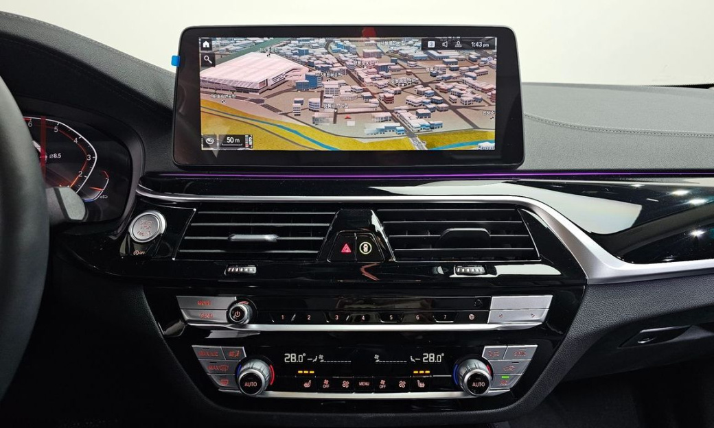 BMW 5-Series 520i Luxury, 2022