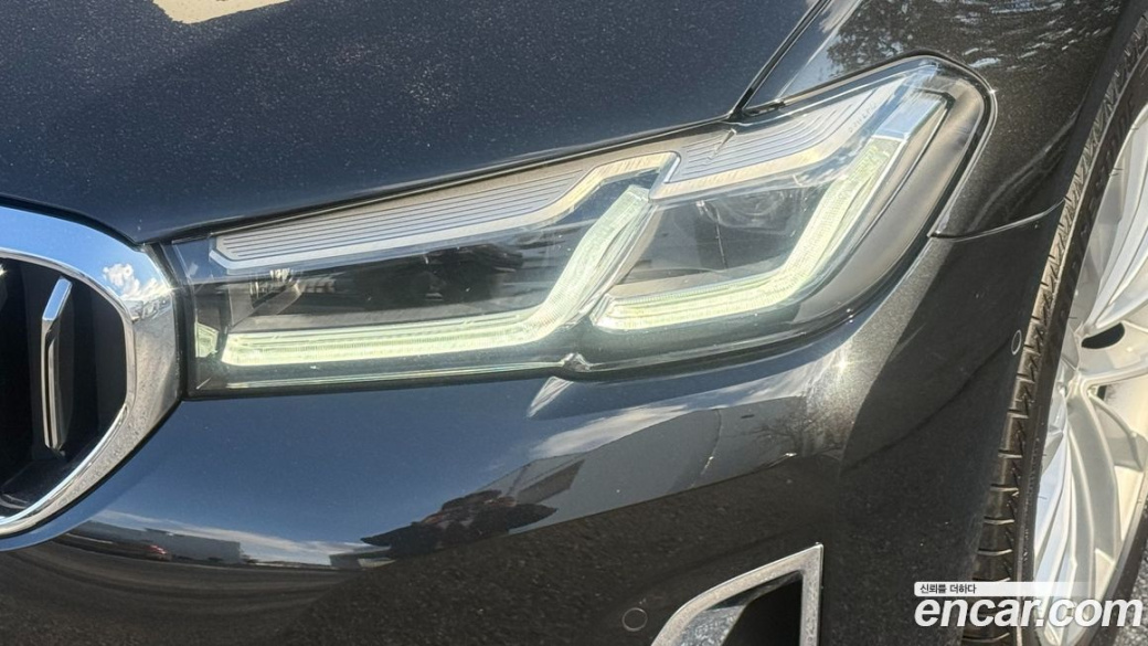 BMW 5-Series 520i Luxury, 2023