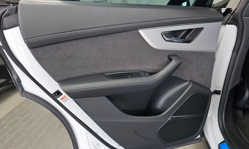 Audi Q8 55 TFSI Quattro Premium, 2023
