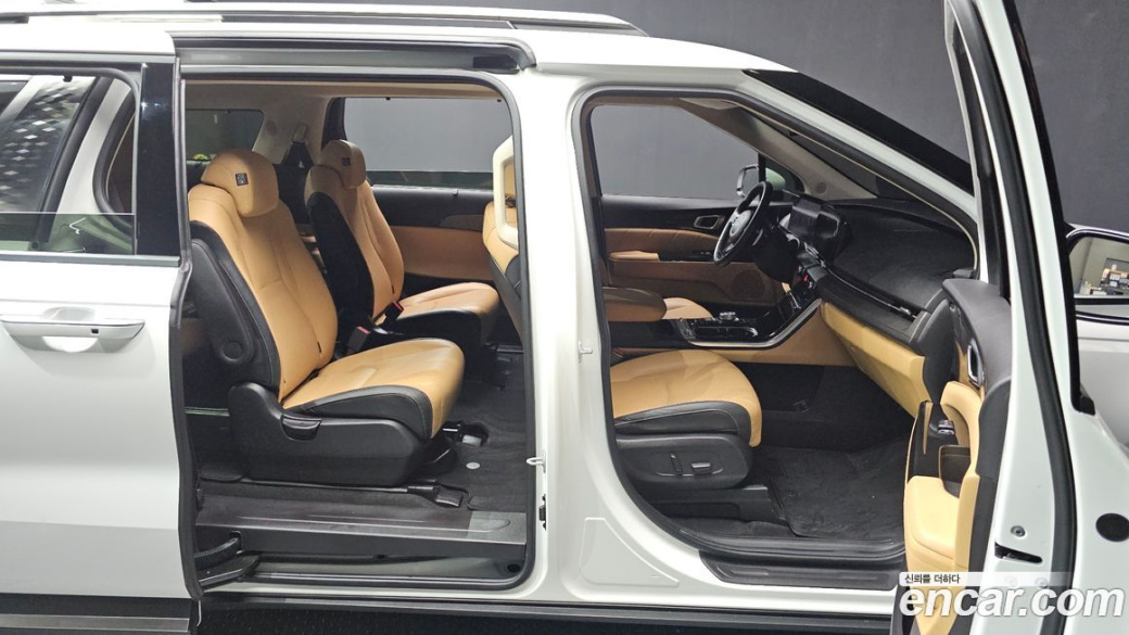 Kia Carnival 9-Seater Signature, 2022