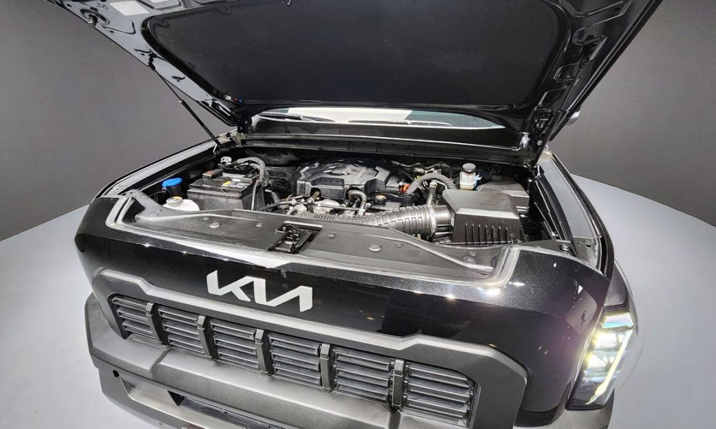Kia Tasman 2.5T Gasoline 4WD, 2026