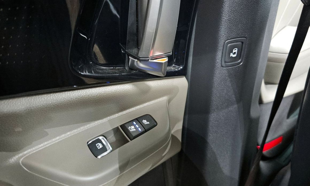 Kia Carnival 9-Seater Signature, 2025