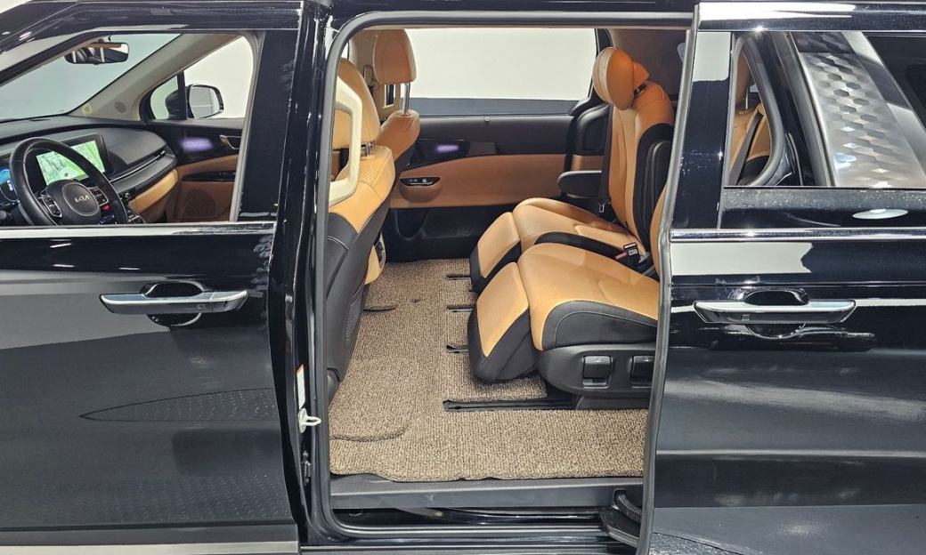 Kia Carnival 7-Seater Signature, 2023