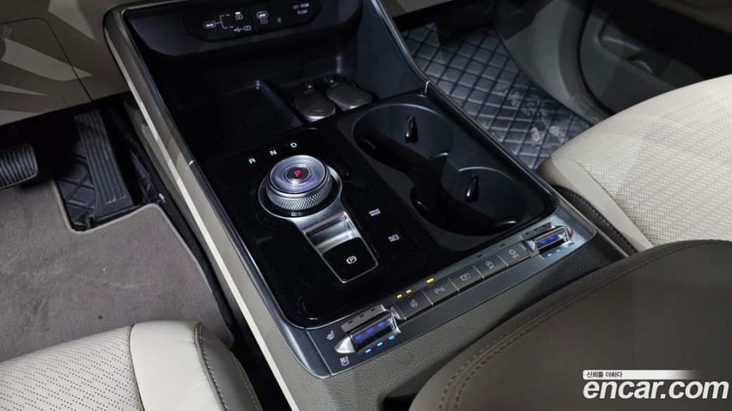 Kia Carnival 7-Seater Signature, 2024