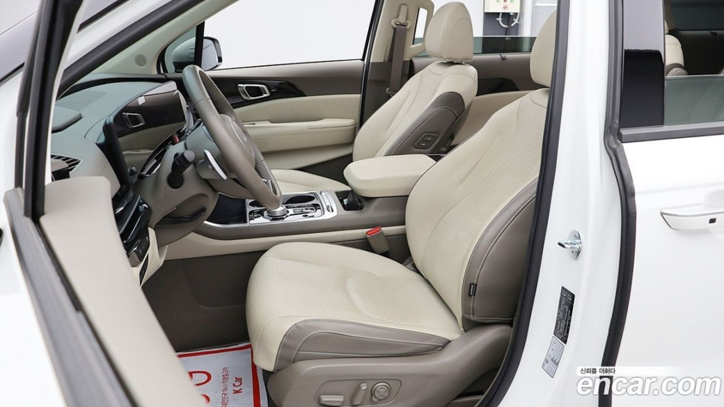 Kia Carnival 9-Seater Signature, 2024