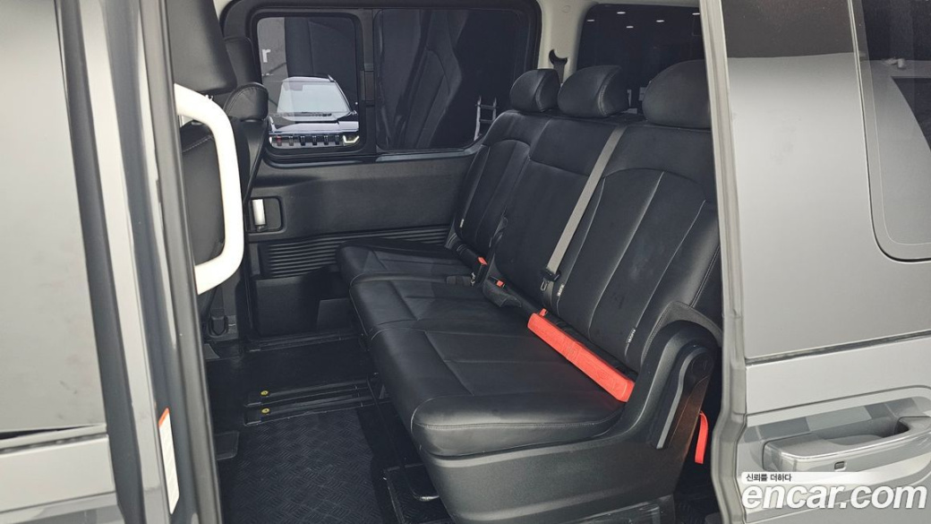 Hyundai Staria 4WD Tourer 9-Seater, 2025