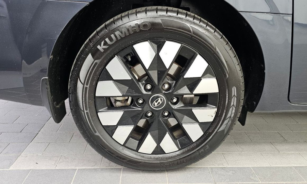 Hyundai Staria 4WD Lounge 9-Seater, 2025