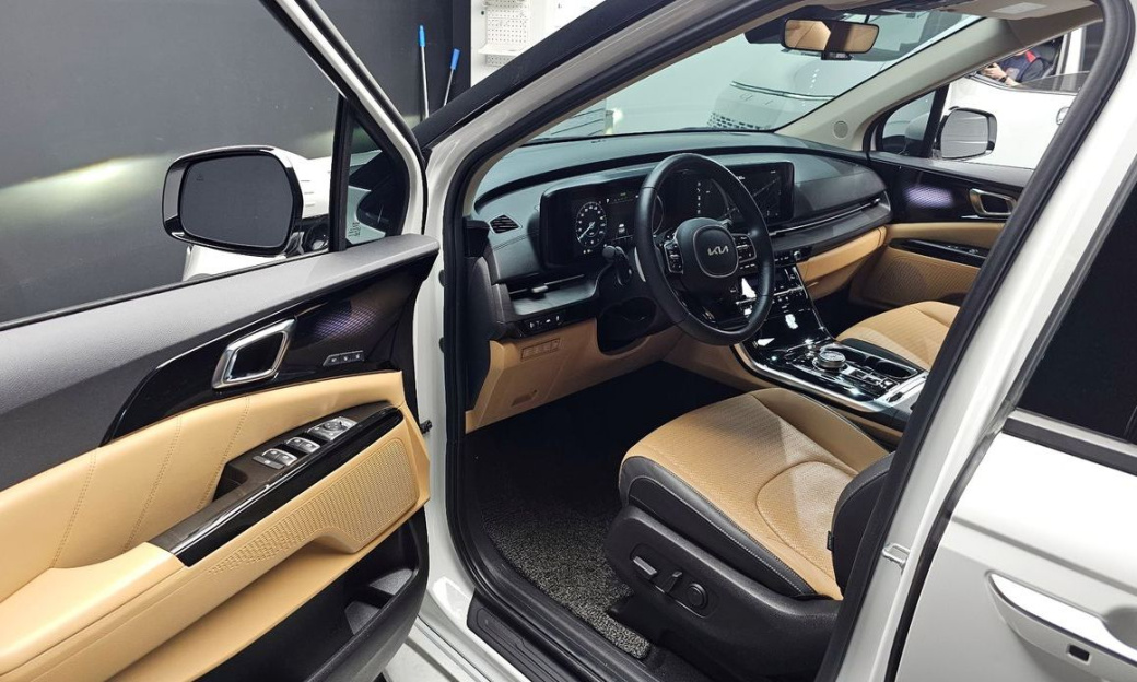 Kia Carnival 9-Seater Signature, 2023