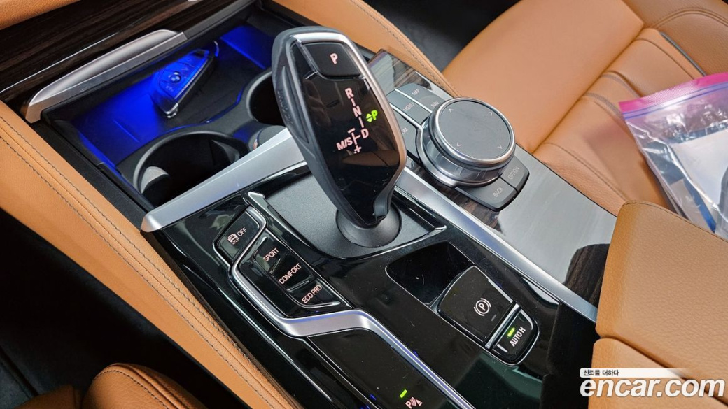 BMW 5-Series 520i Luxury, 2023
