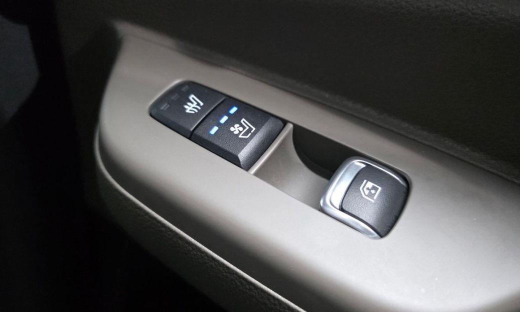 Kia Carnival 7-Seater Signature, 2024