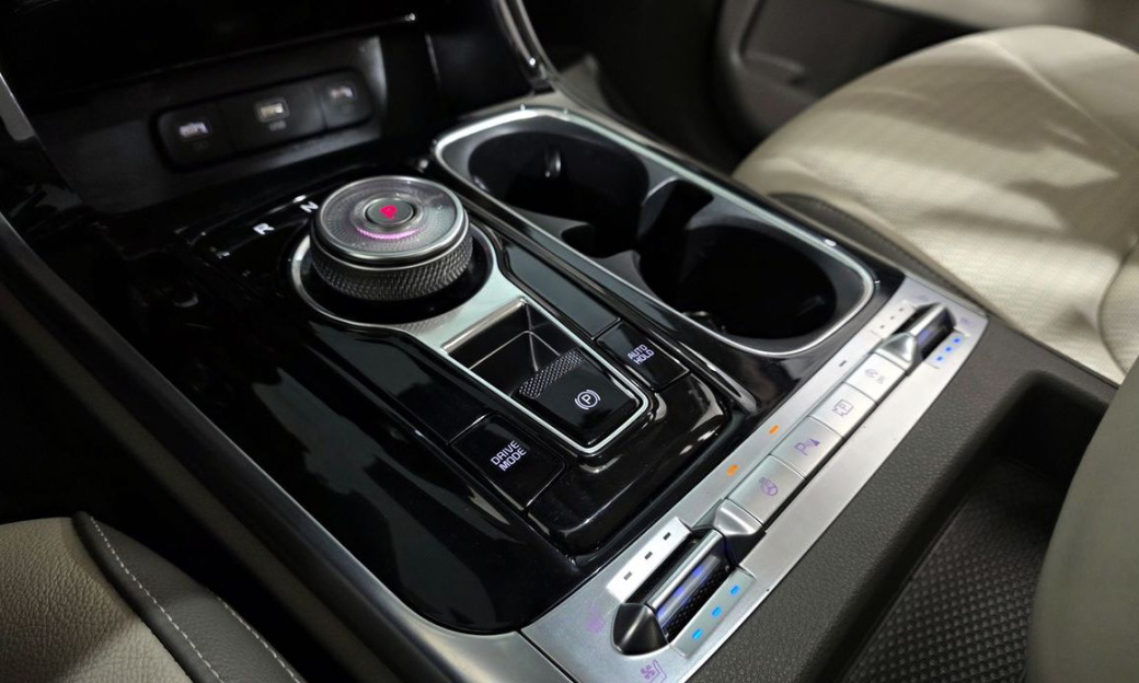 Kia Carnival 7-Seater Outdoor, 2023