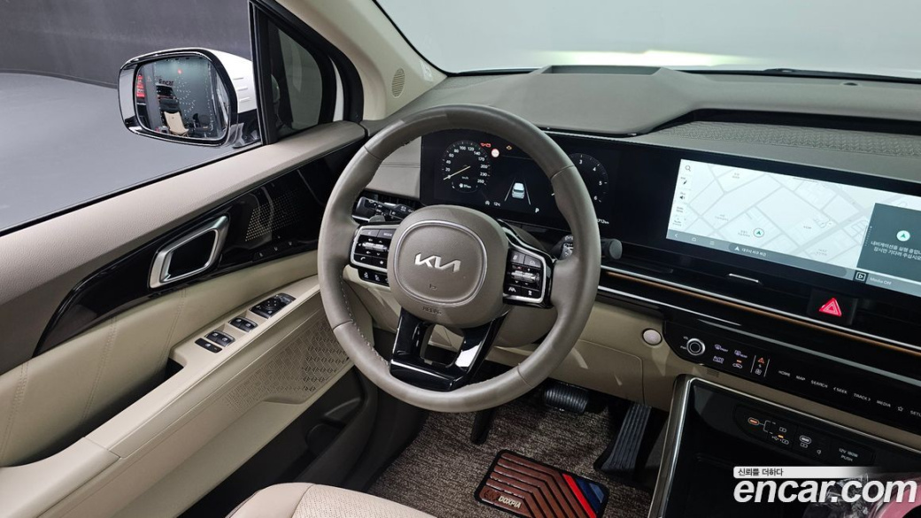 Kia Carnival 9-Seater Signature, 2024