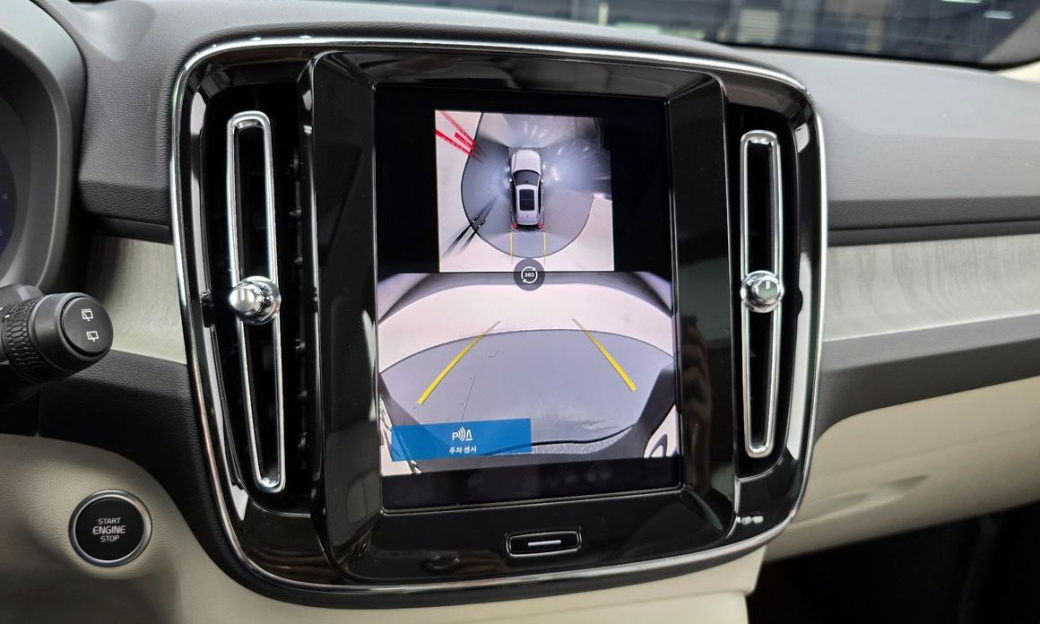 Volvo XC40 B4 Ultra Bright, 2025