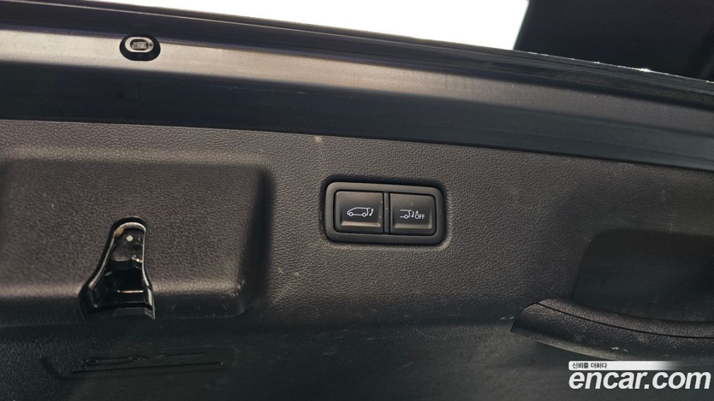 Hyundai Staria 4WD Tourer 9-Seater, 2025