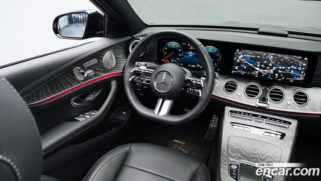 Mercedes-Benz E-Class E350 4MATIC AMG Line, 2023