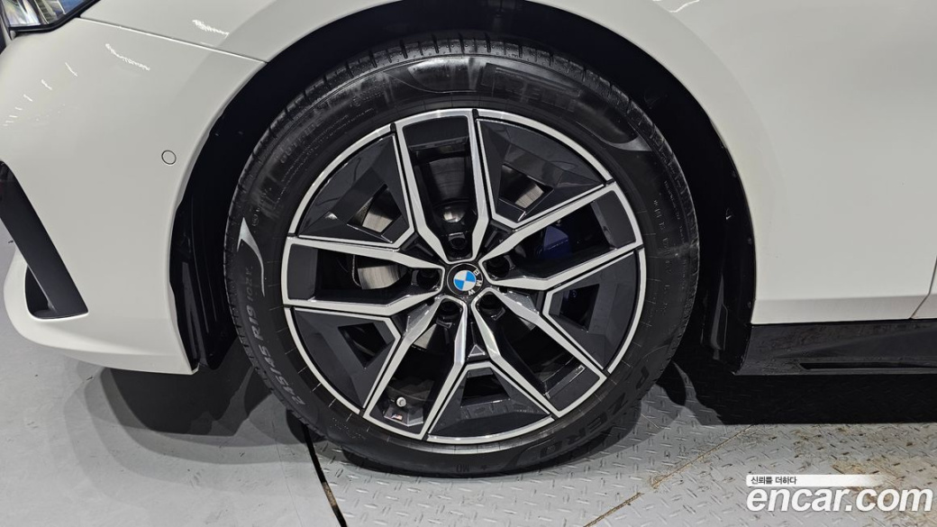 BMW 5-Series 520i M Sport, 2025