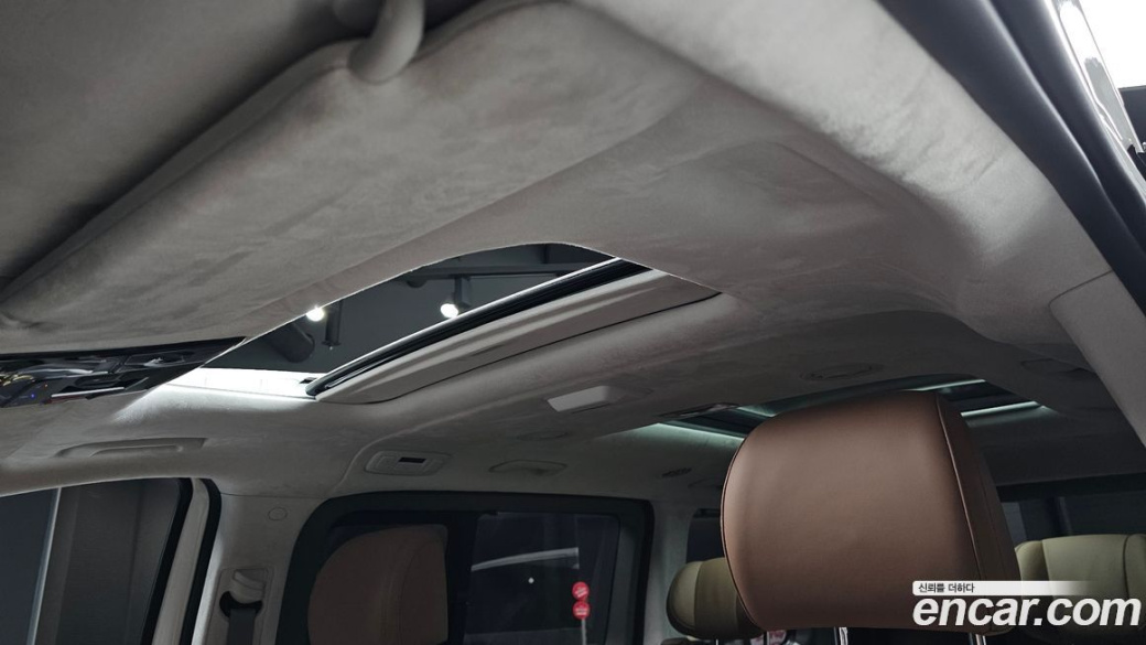 Hyundai Staria 4WD Lounge 7-Seater, 2025