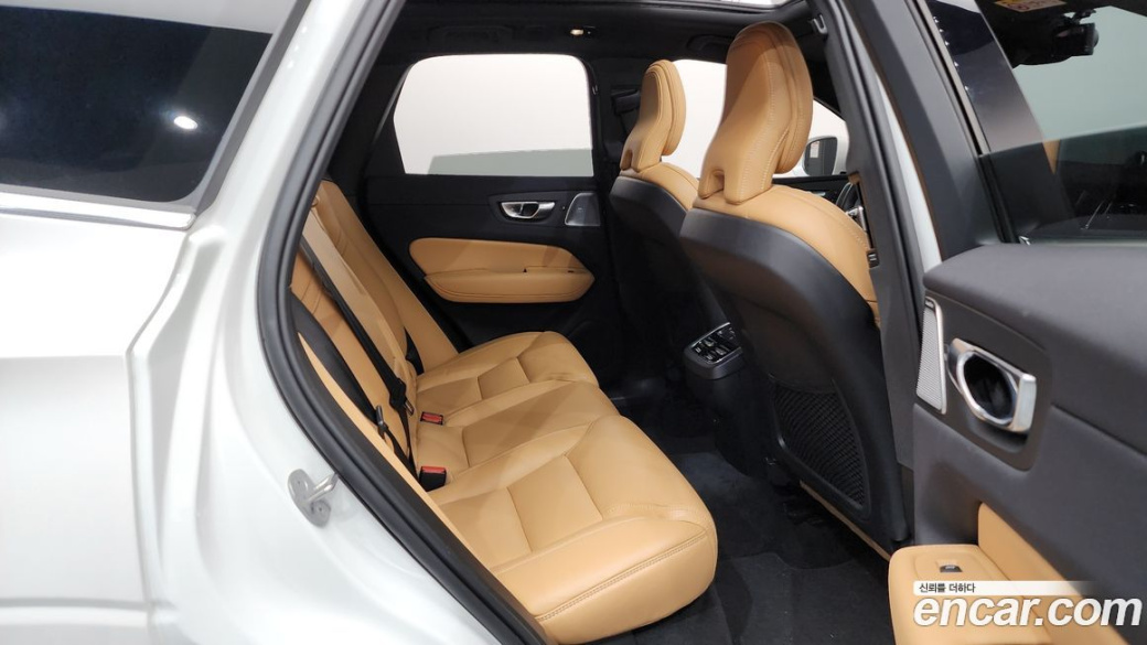 Volvo XC60 B5 Ultimate Bright, 2024