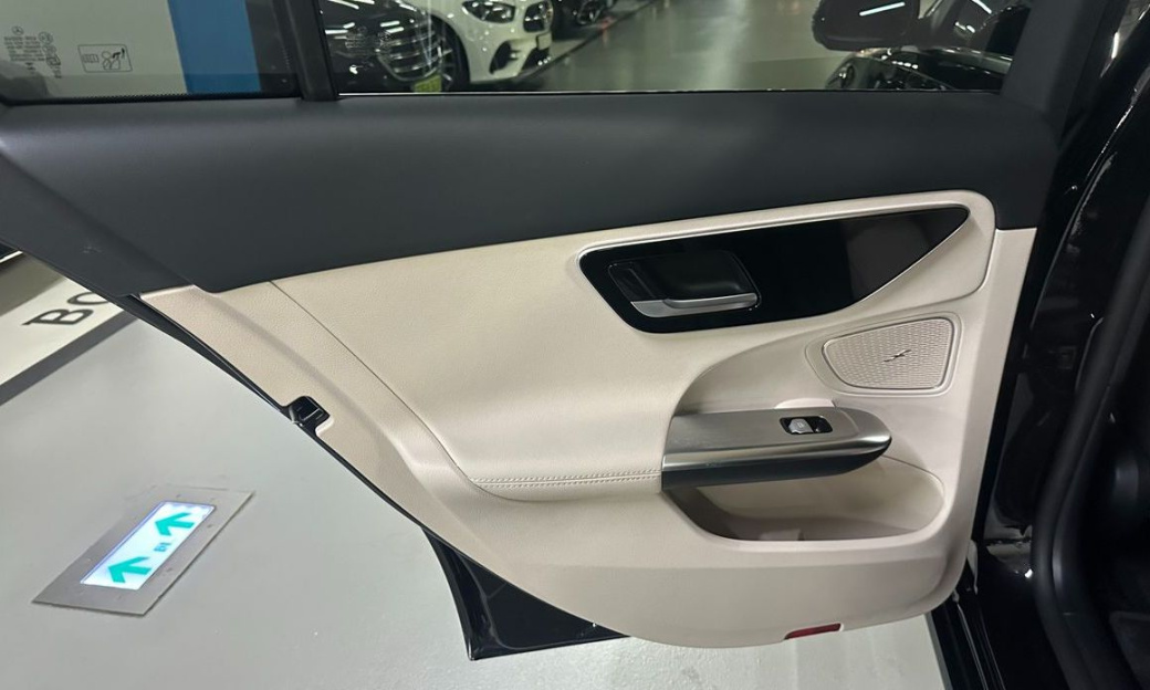Mercedes-Benz C-Class C300 4MATIC Avantgarde, 2024