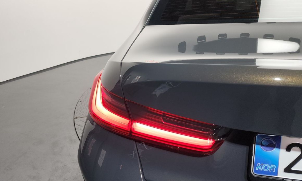 BMW 3-Series 320i M Sport, 2025