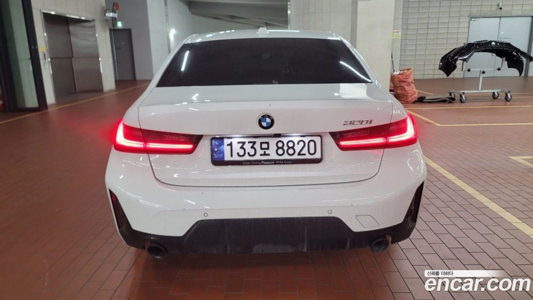 BMW 3-Series 320i M Sport, 2024