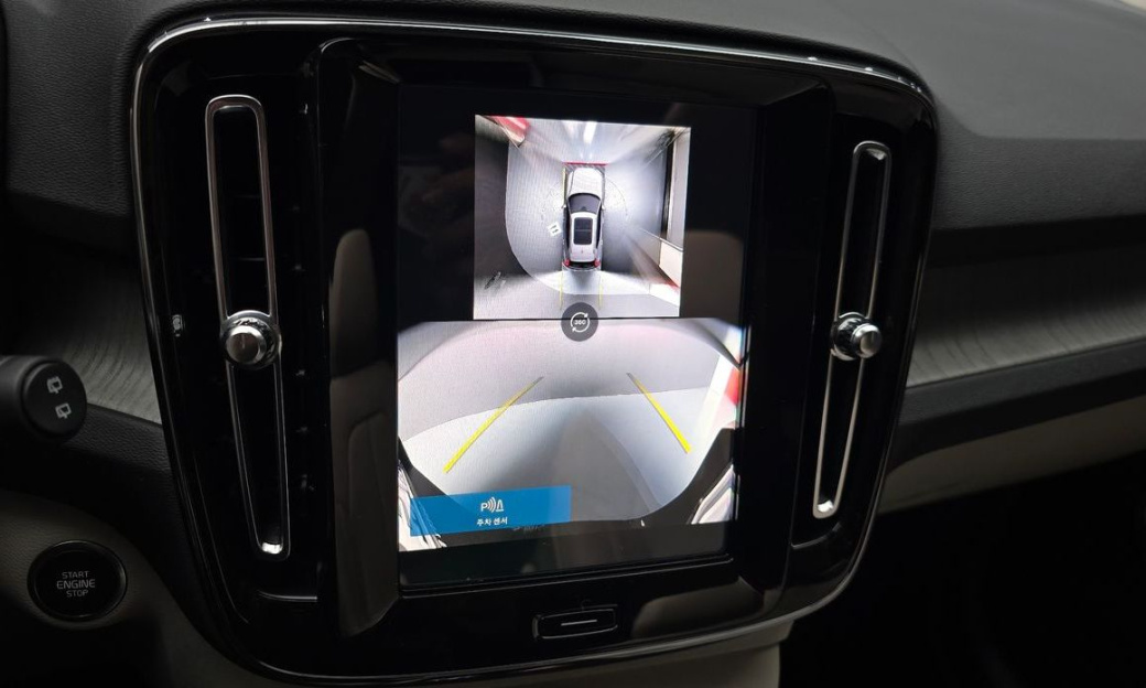 Volvo XC40 B4 Ultra Bright, 2025
