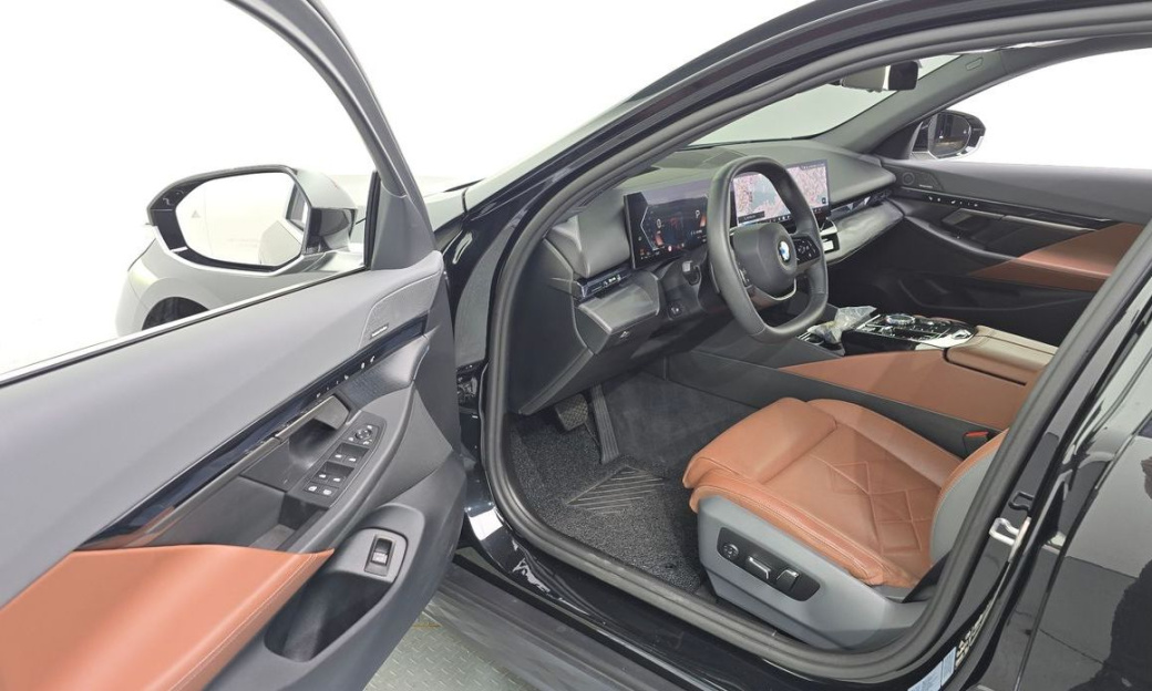 BMW 5-Series 530i xDrive, 2024