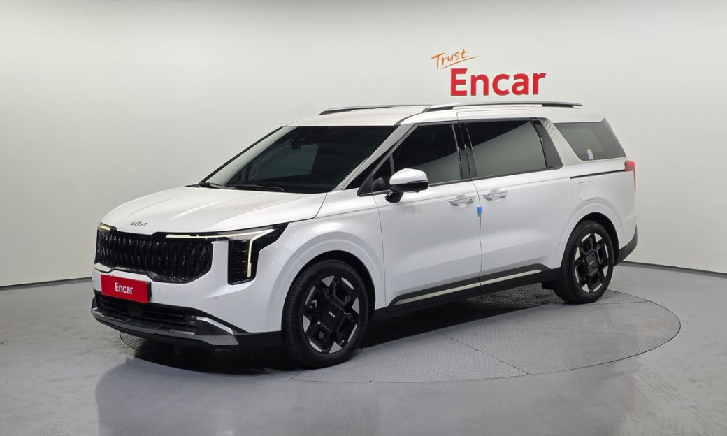 Kia Carnival 9-Seater Signature, 2024