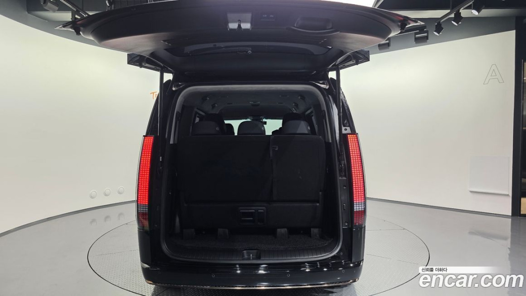Hyundai Staria Lounge 9-Seater, 2022